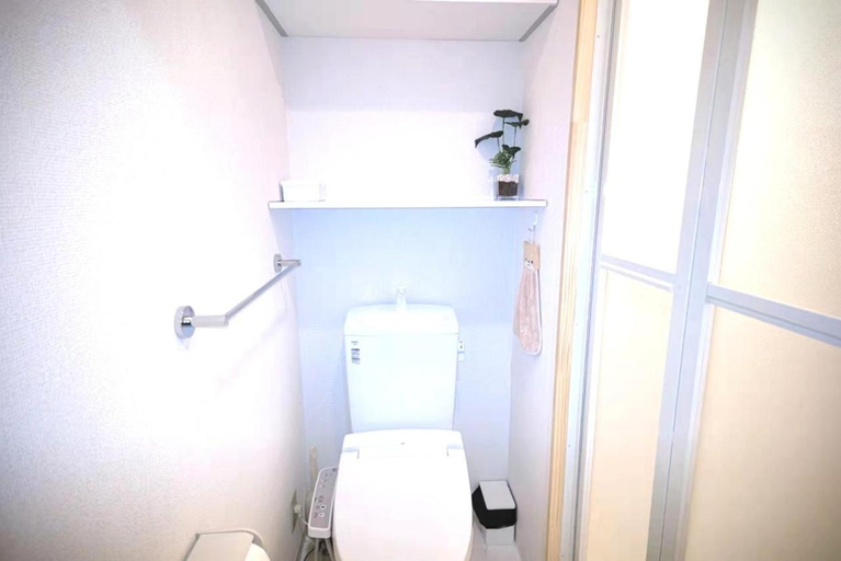 Bathroom 3, Kiki HouseT --Self Check-in -- Room Number & Password is in the following email, Katsushika