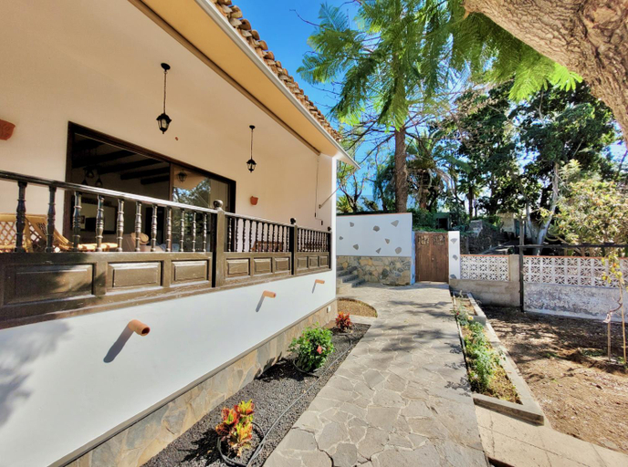 Others 4, Hacienda La Vizcaina, Santa Cruz de Tenerife