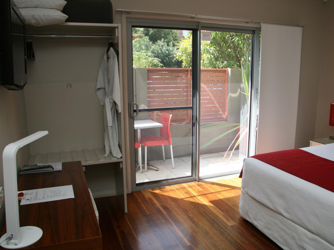 Bedroom 2, Chaucer Palms Boutique B&B, Newcastle - Throsby