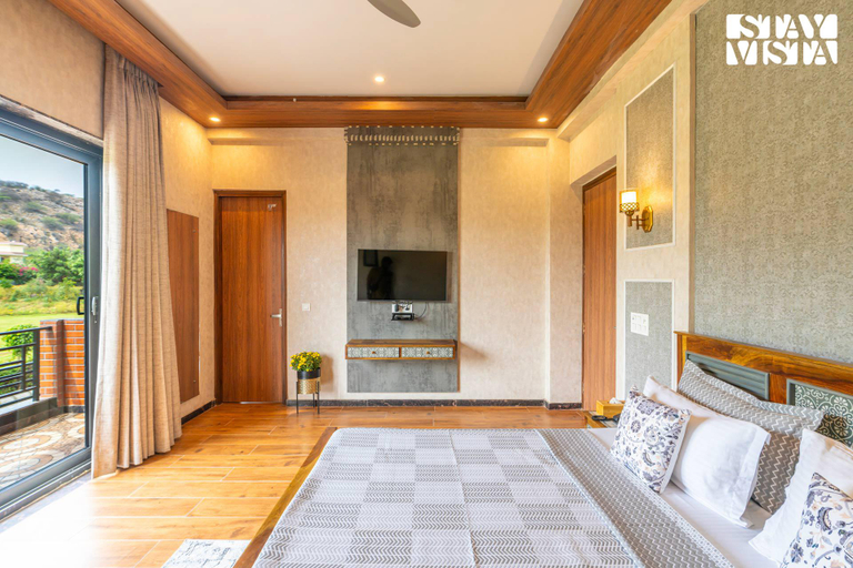 Others 5, StayVista at Shivoham Farms w/ Pool, WiFi, Gurgaon