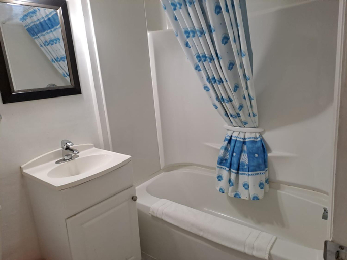 Bathroom 3, Three Islands Motel, Kawartha Lakes