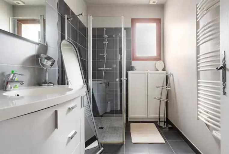 Bathroom 2, Chez Maria chambre chez l'habitant, Essonne