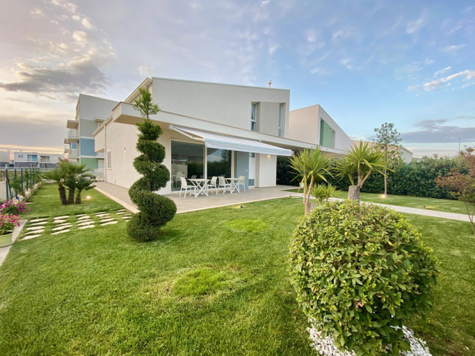 Others 4, Linda's B&B, Ragusa