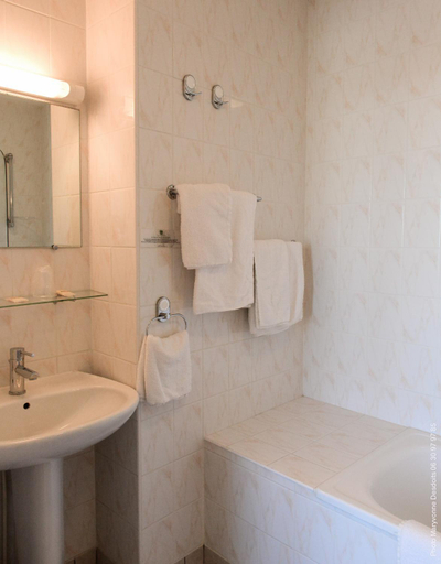 Bathroom 3, Logis Hotel Restaurant Le Clos Normand, Calvados