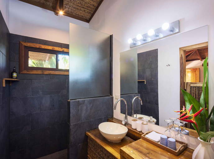 Bathroom, Black Bamboo, Talamanca