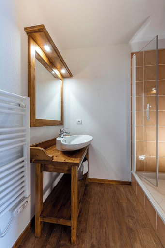 Bathroom 5, Madame Vacances Les Balcons du Viso, Hautes-Alpes