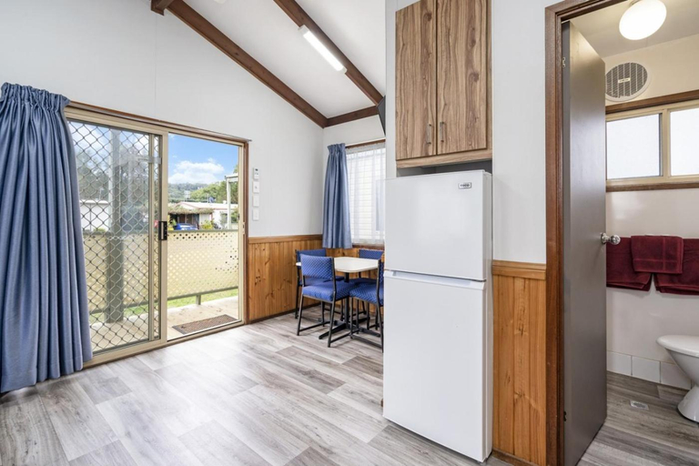 Teralba Lakeside Caravan Park, Lake Macquarie - West