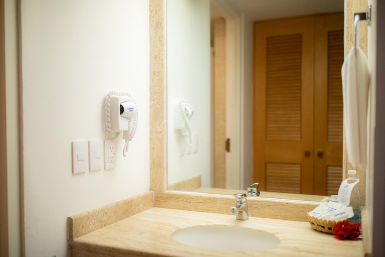 Bathroom 4, Hotel Horizon and Convention Center, Morelia