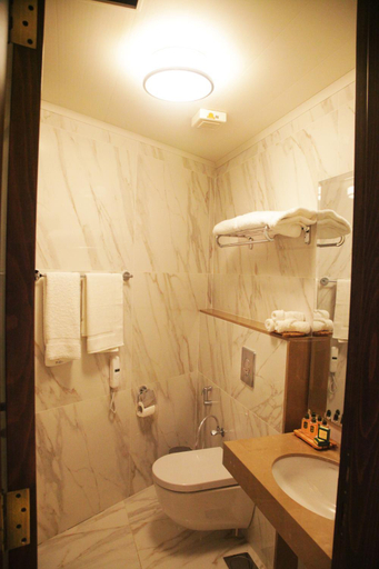 Bathroom 5, Grand Concerto Hotel, Beirut