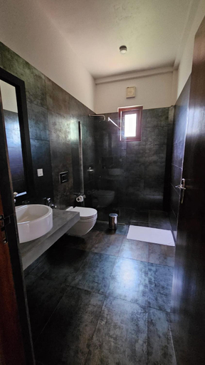 Bathroom 2, Ariya Tissa, Thissamaharama