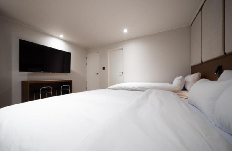 Bedroom 3, Gwangju Chungjang-ro H Avenue, Buk