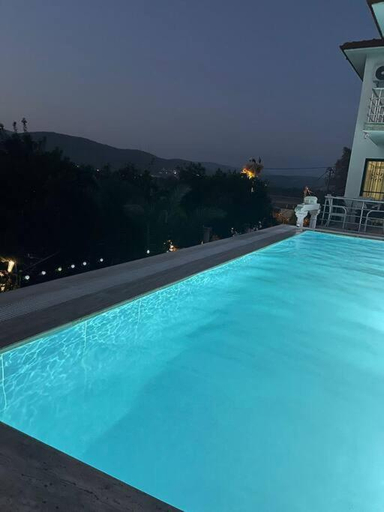 Sport & Beauty 2, Gemutliche Villa mit Pool, extravagant, luxurios, Ula