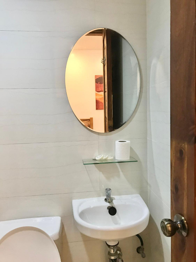 Bathroom 5, Nord House Laoag, Laoag City