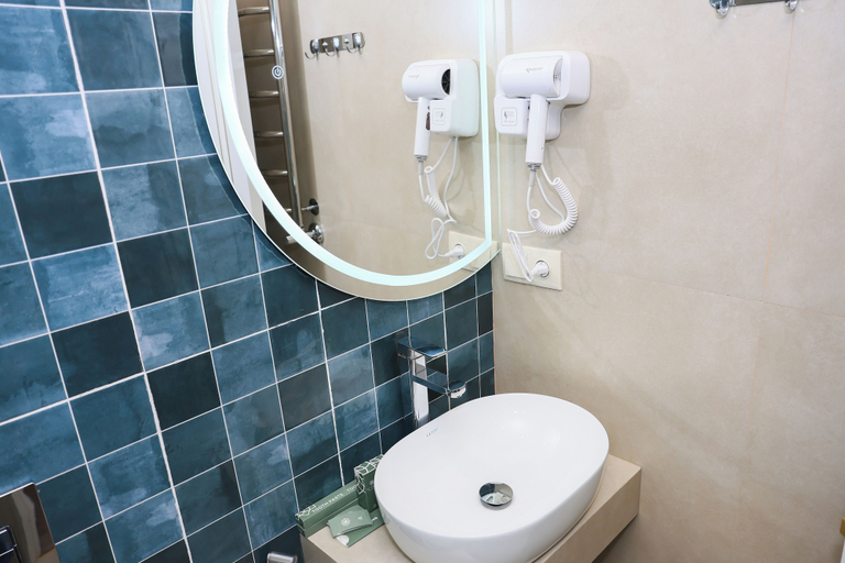 Bathroom 4, Ketrin Hotel & Restaurant
