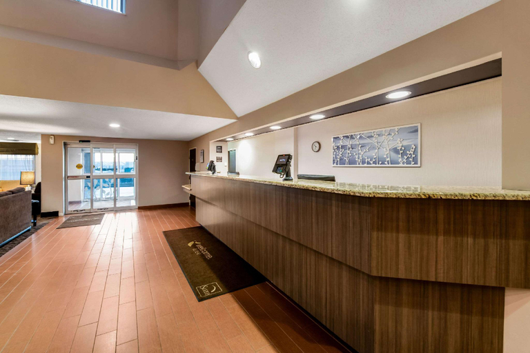 Public Area 2, Sleep Inn & Suites Green Bay South, Brown