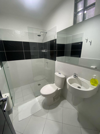 Bathroom 3, Campo Godoy, Puerto Triunfo