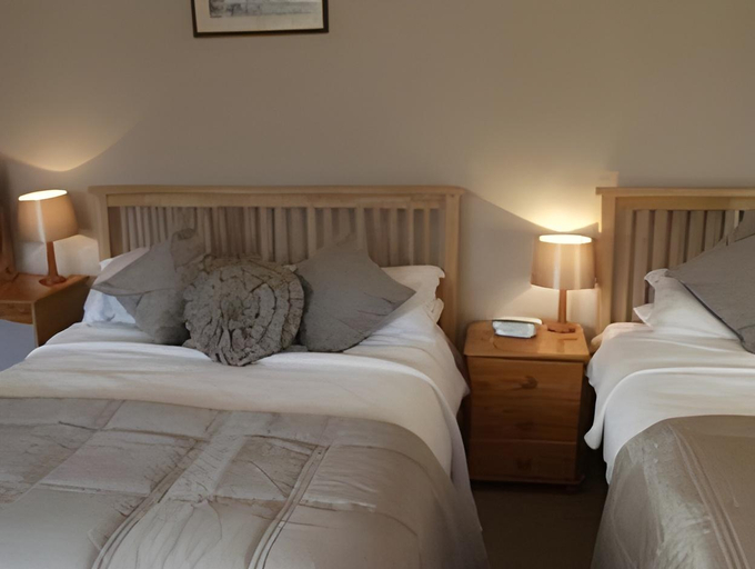 Bedroom 2, The Coastyard Hotel and garden Chalets., West Sussex
