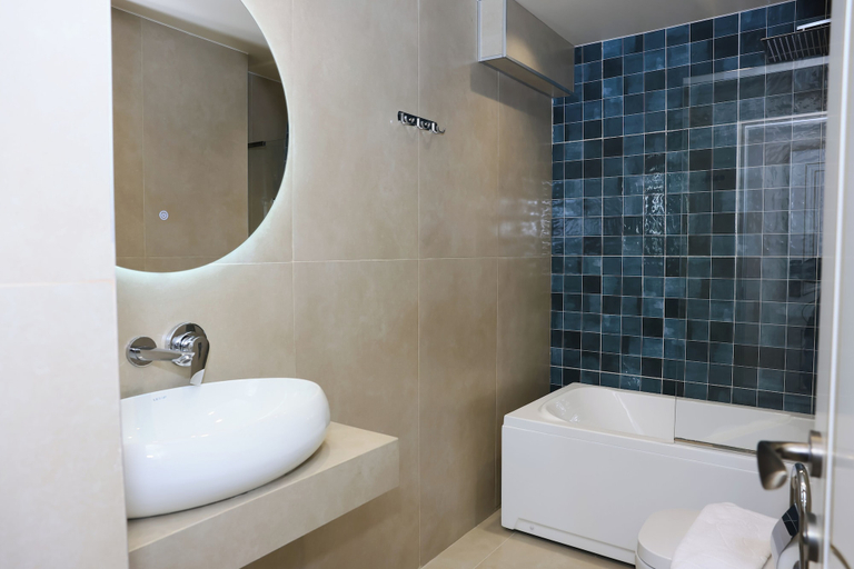 Bathroom 4, Ketrin Hotel & Restaurant