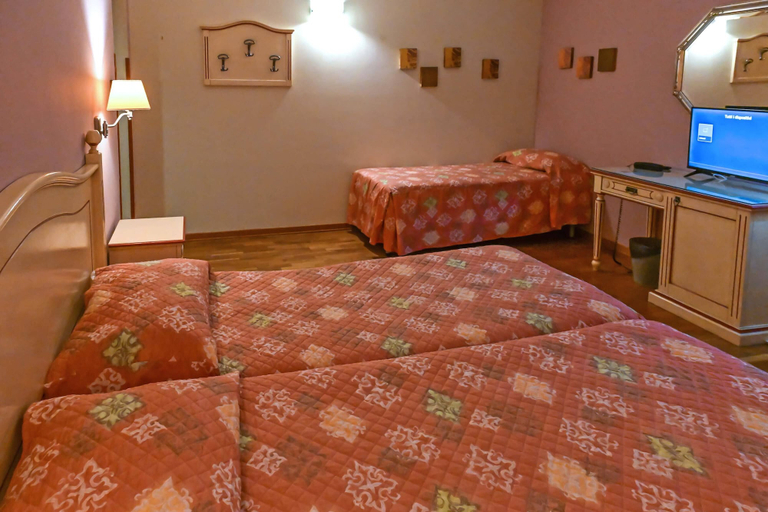 Bedroom 3, Hotel Matteotti, Vercelli