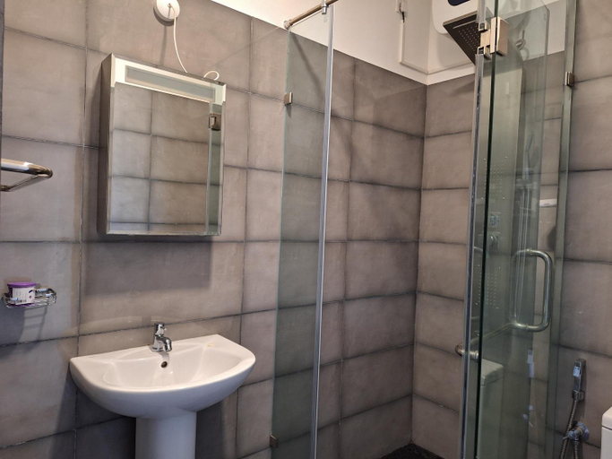 Bathroom 4, Lovish luxury villa, Thimbirigasyaya