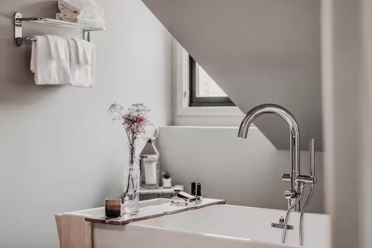 Bathroom 4, The British Hotel, Communauté-Urbaine-de-l'Outaouais