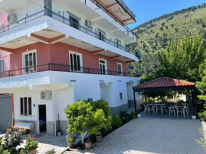Others 3, Villa Deart Berat, Beratit