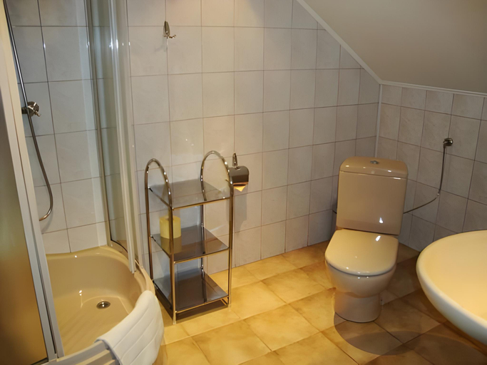 Bathroom 3, Hotel Pelikan, Zgierz