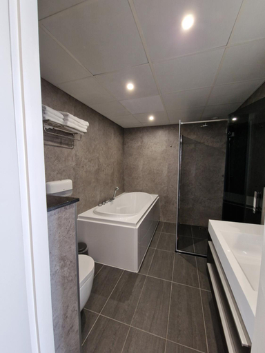 Bathroom 4, Atlas Hotel Holiday, Spijkenisse