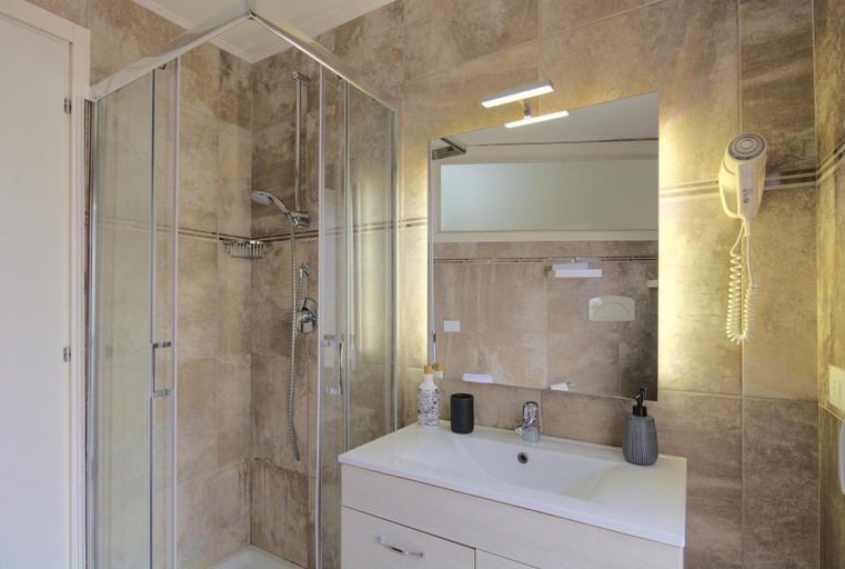 Shower 2, Imola Suites, Bologna