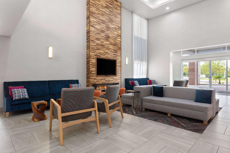 Public Area 2, La Quinta Inn & Suites by Wyndham Ft. Pierce, Saint Lucie