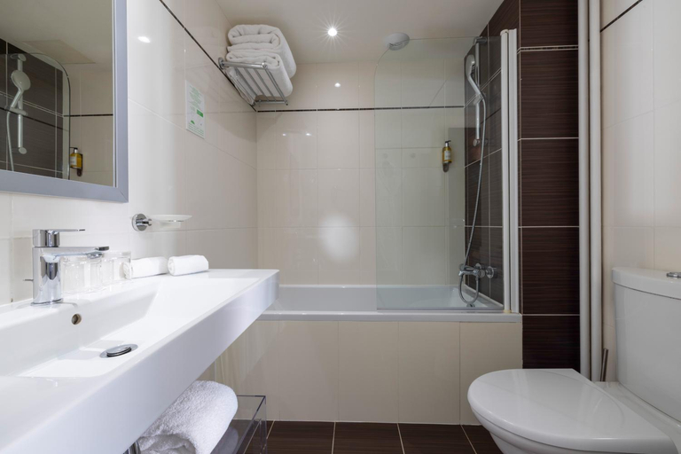 Bathroom 4, Elysees Bassano Hotel, Paris