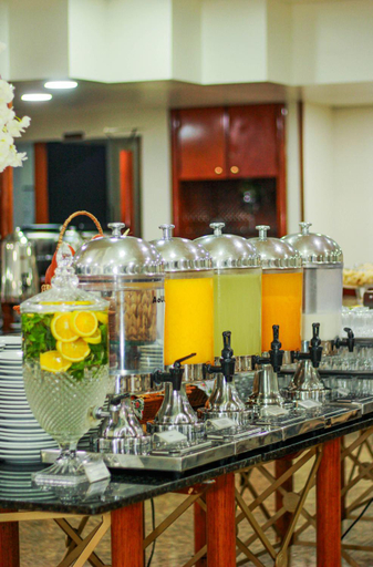Food & Drinks 19