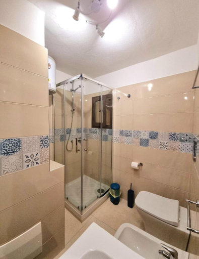 Bathroom 3, Porta Terra Apartment, Palermo