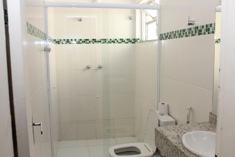 Bathroom 4, Espigao Palace Hotel, Resende