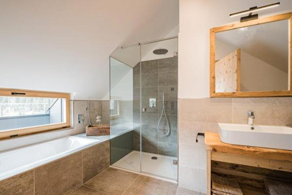 Bathroom 5, Ausserwegerhof, Bolzano