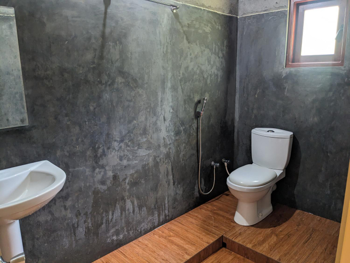 Others 3, Hotel Afenta, Mihinthale