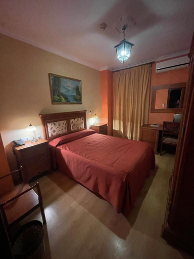 Others 5, Hotel** Esmeralda, Sevilla