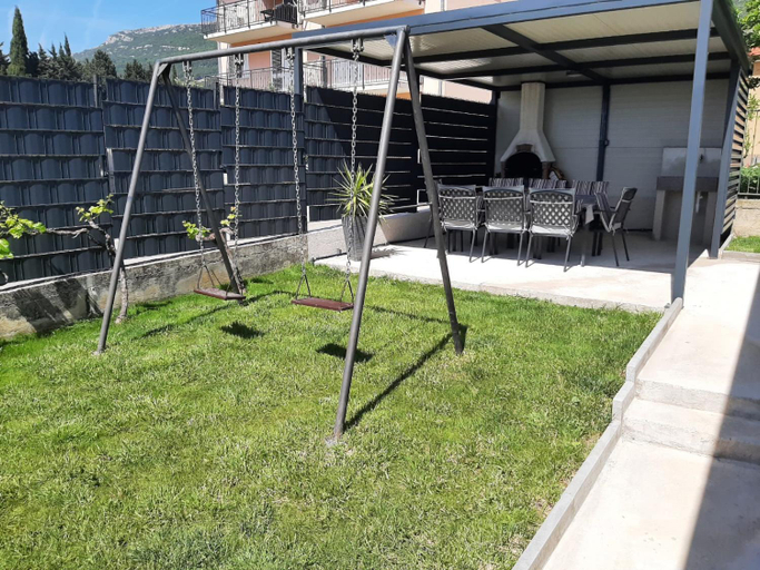 4, Villa Emanuela with heated private pool, BBQ, Kaštela