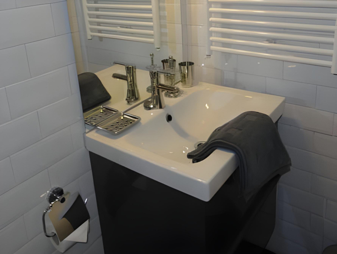 Bathroom 3, Frankendael Apartments, Amsterdam