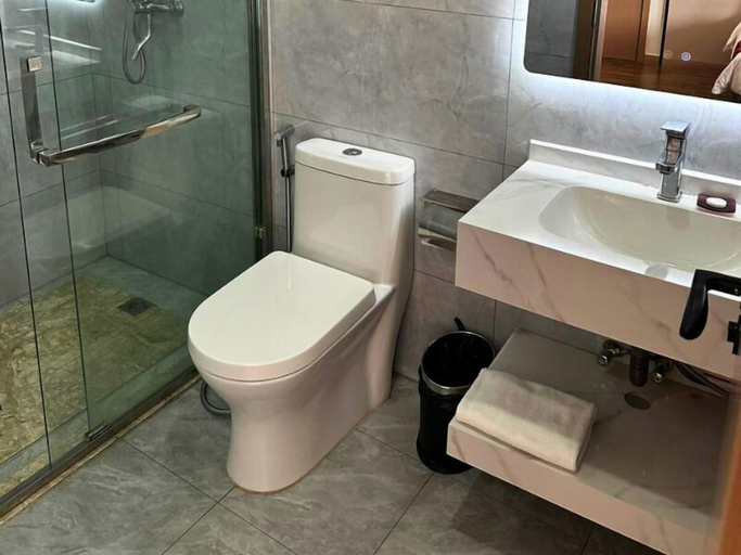 Bathroom 3, L' ASUNCION HOTEL, Baybay City