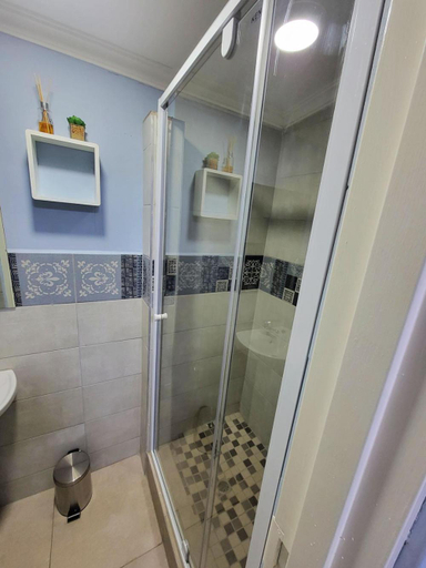 Others 5, La-Nuel Guest Lodge, Ekurhuleni