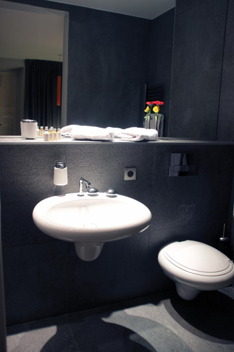 Bathroom 2, La Maison de Lea, Paris