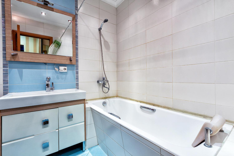 Bathroom 2, 20 Traveler's Choice in the City Center, Almaty