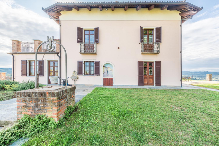 Villa Bricco Paglieri, entire Villa, Cuneo