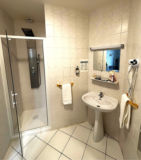 Bathroom 5, HOTEL RESTAURANT LA CHEVALIERE, Yonne