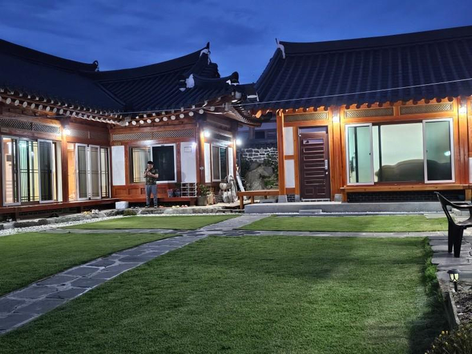 Exterior & Views 1, Hampyeong Arange Hanok Pension, Hampyeong