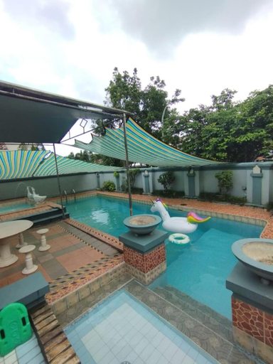 Swimming Pool 13