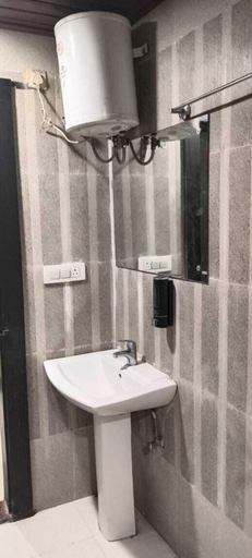 Bathroom 4, Surya Continental, Lucknow
