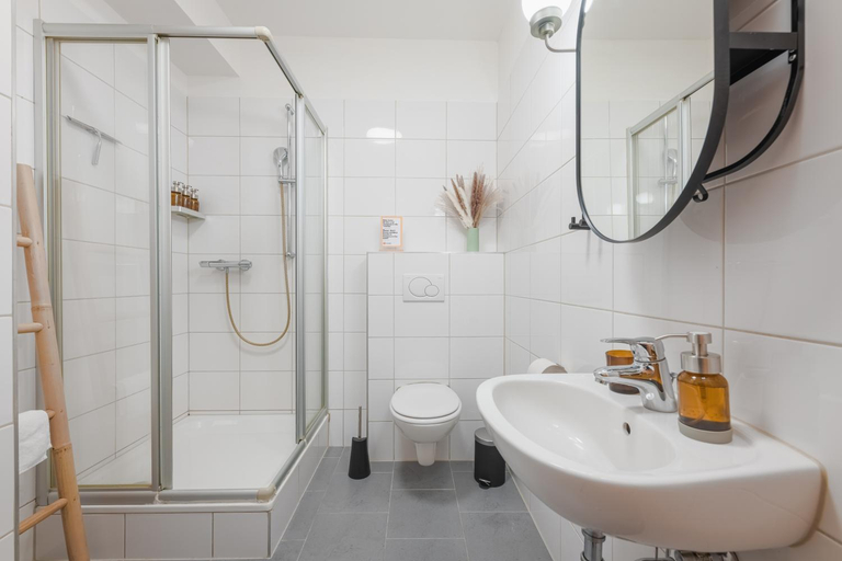 Bathroom 3, Himmelssturmer Apartments by Stay Awesome, Kassel