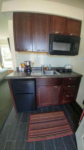 Others 5, Motel 57, Door